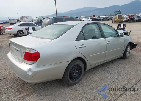 2005 Toyota Camry Le/Xle/Se z USA, uszkodzony, nr VIN 4T1BF30K55U101444